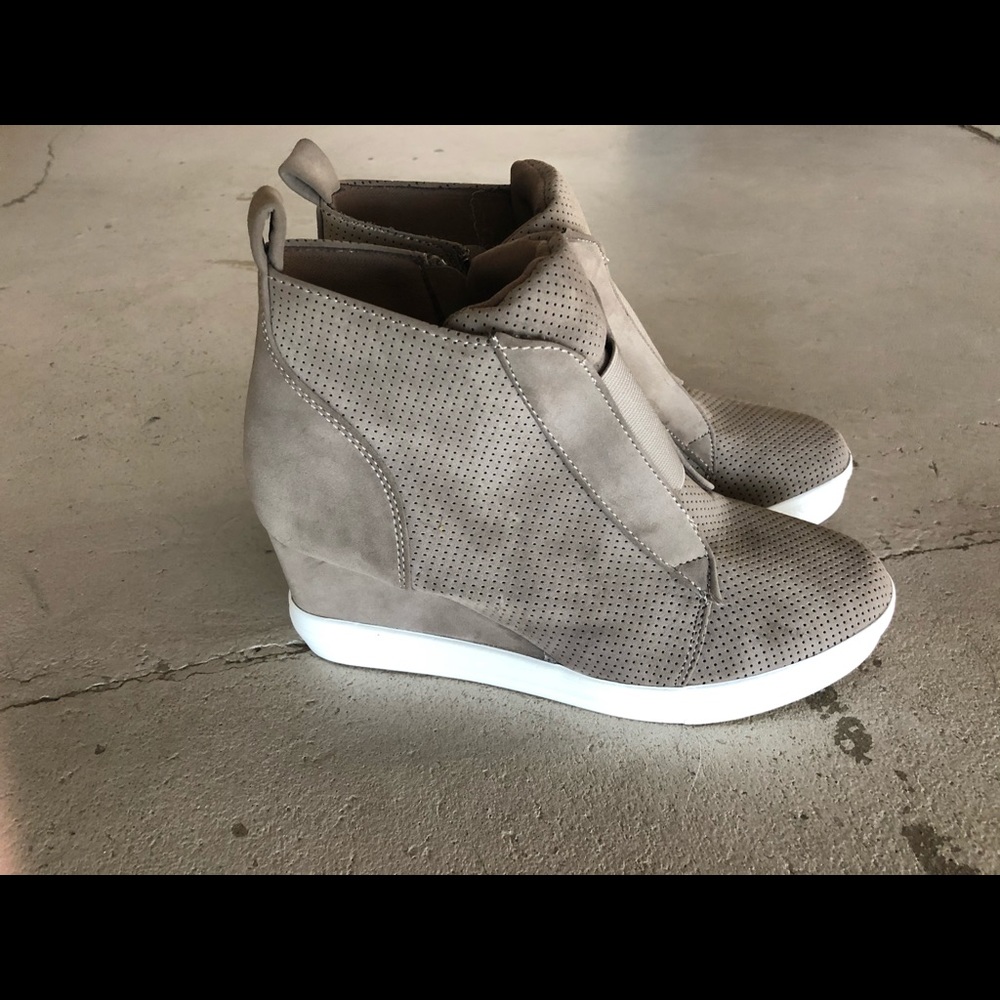 Wedge sneakers